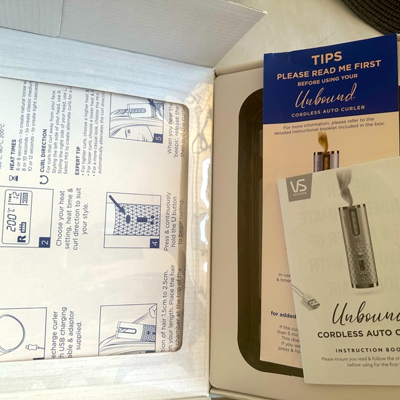 VS Sassoon Unbound Cordless Metallic Purple Hair Curler - Picture 4 of 4